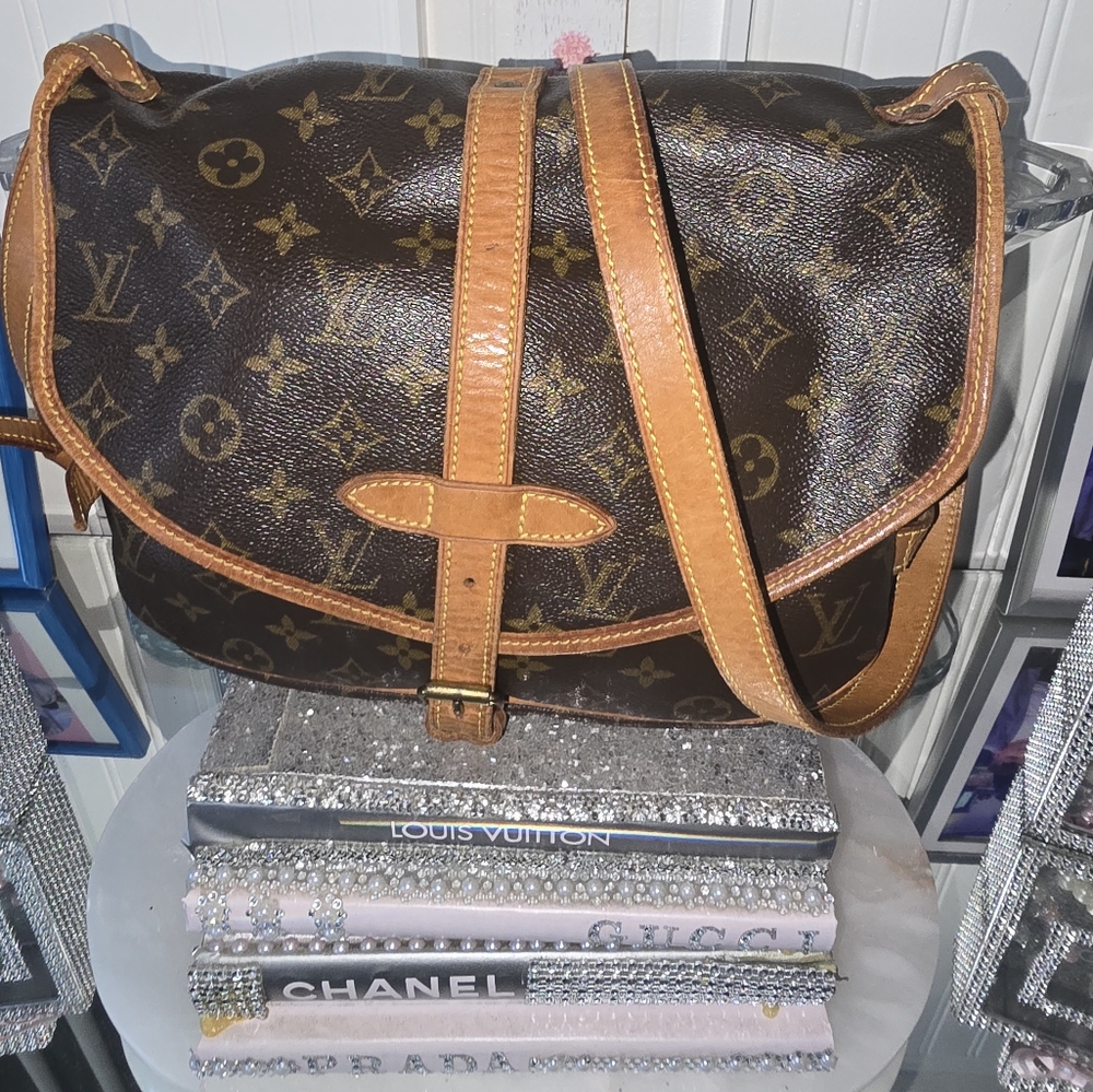 EUC  💯 Authentic Louis Vuitton Saumur 30💓